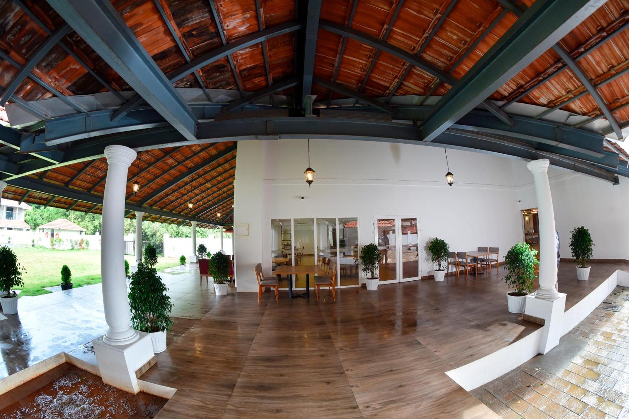 The Pearl View Hotel Mulappilangād Esterno foto
