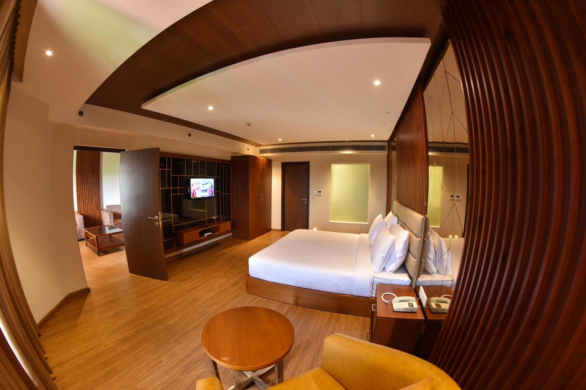 The Pearl View Hotel Mulappilangād Esterno foto