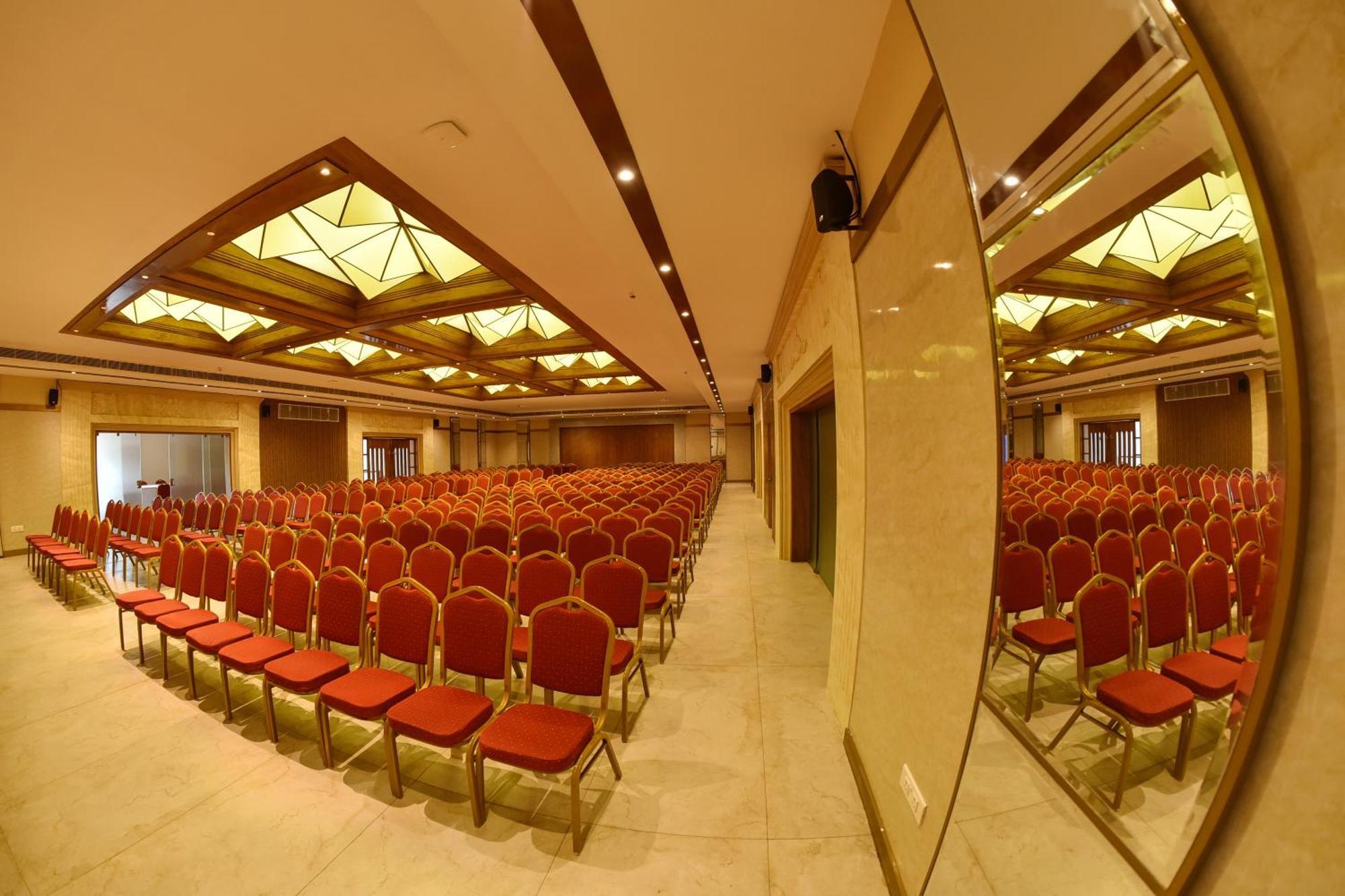 The Pearl View Hotel Mulappilangād Esterno foto