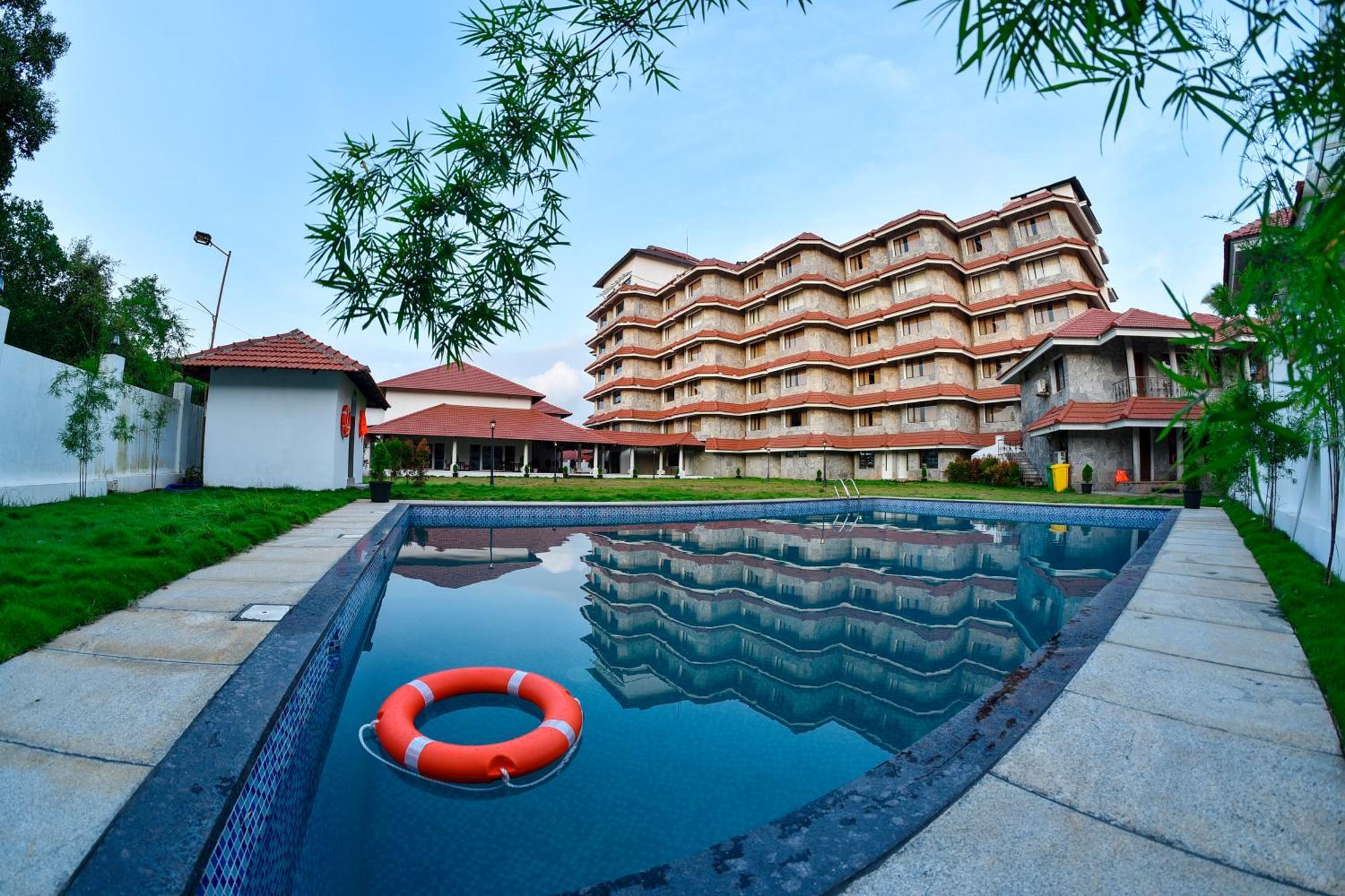 The Pearl View Hotel Mulappilangād Esterno foto