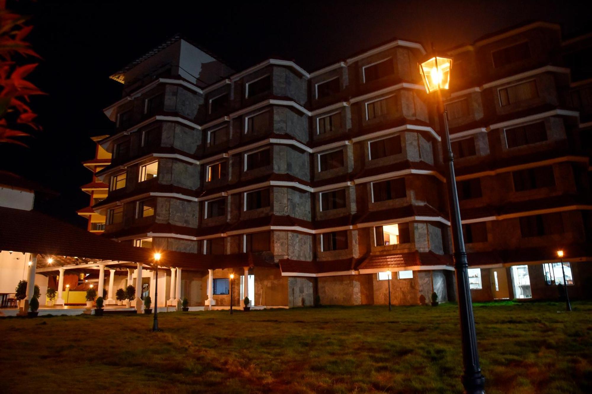 The Pearl View Hotel Mulappilangād Esterno foto