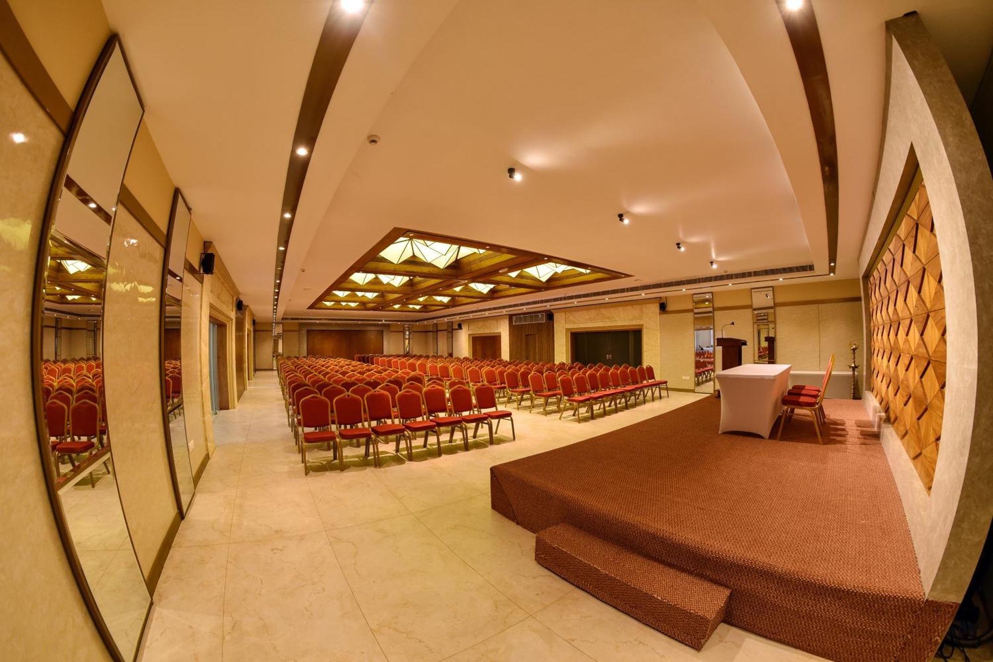 The Pearl View Hotel Mulappilangād Esterno foto