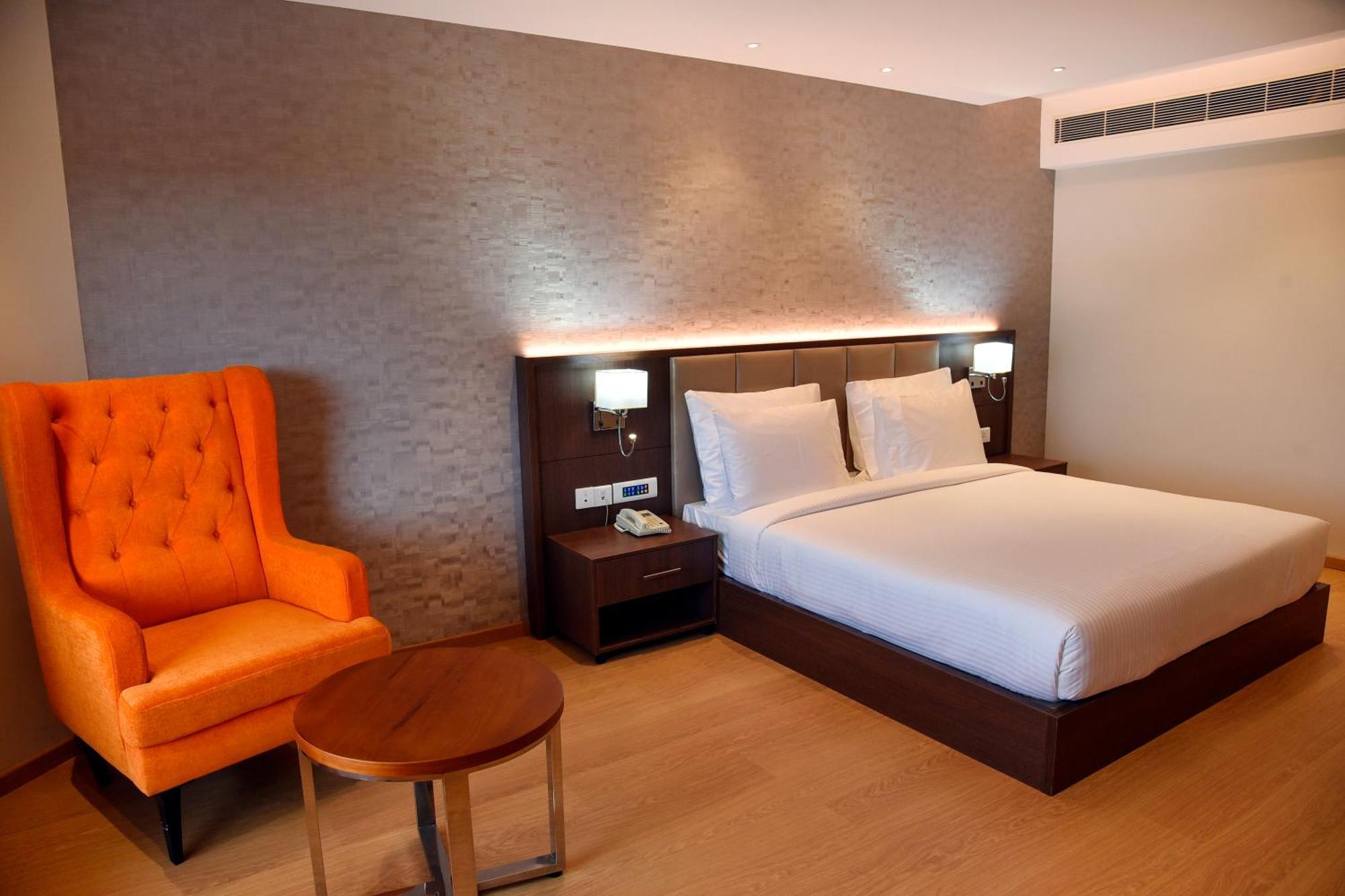 The Pearl View Hotel Mulappilangād Esterno foto
