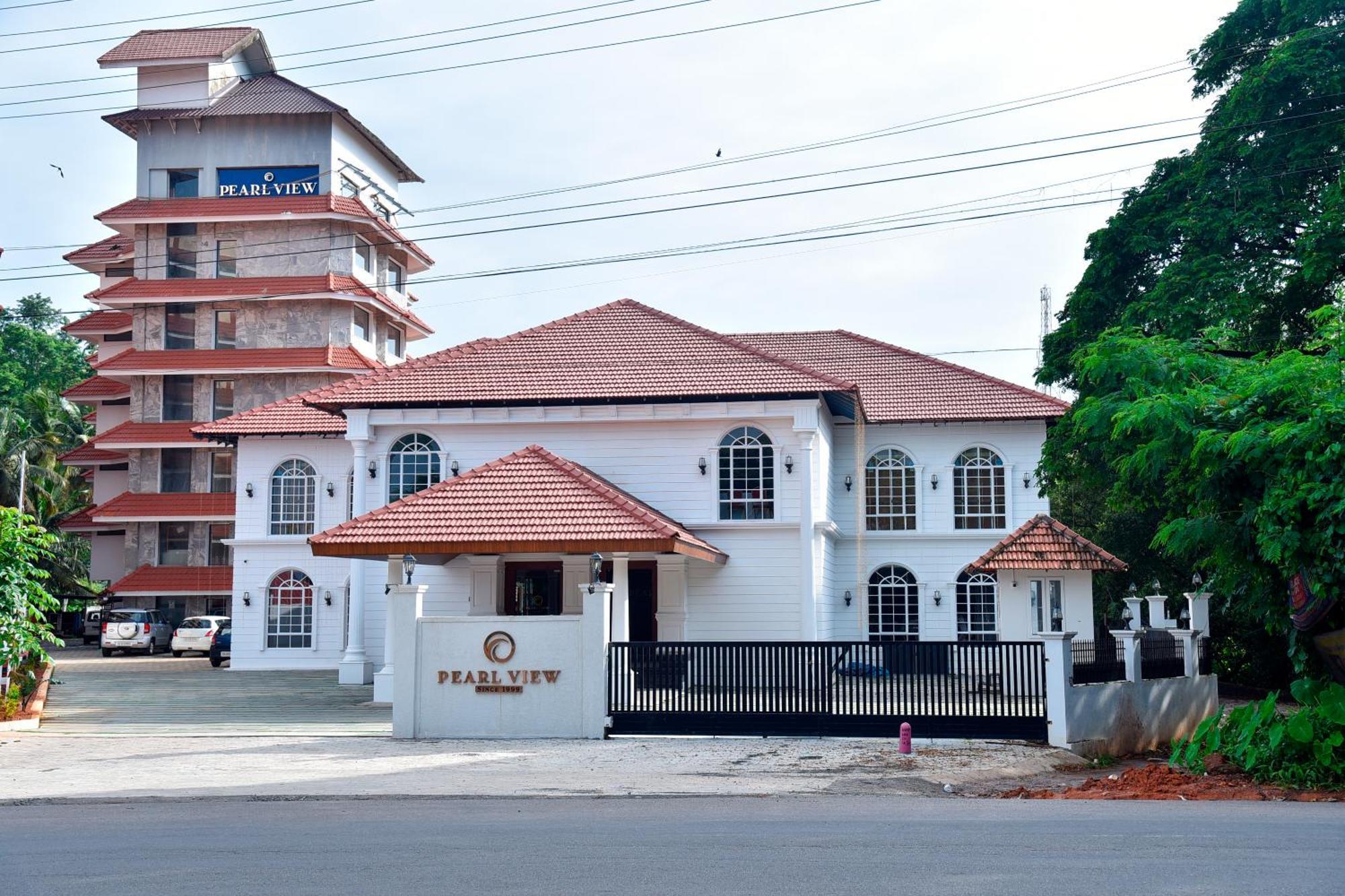 The Pearl View Hotel Mulappilangād Esterno foto