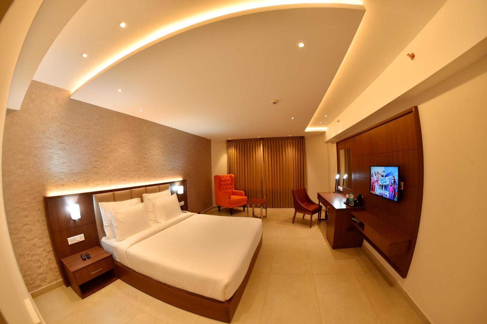 The Pearl View Hotel Mulappilangād Esterno foto