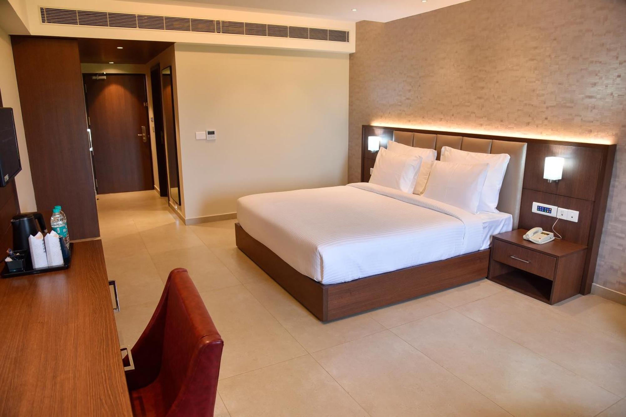 The Pearl View Hotel Mulappilangād Esterno foto
