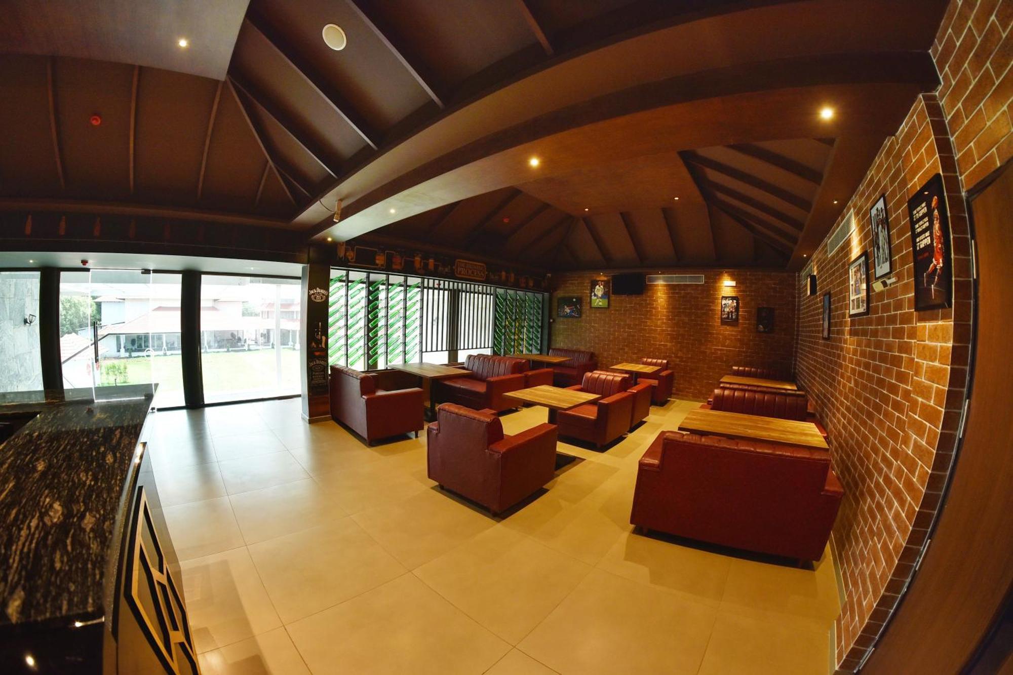 The Pearl View Hotel Mulappilangād Esterno foto